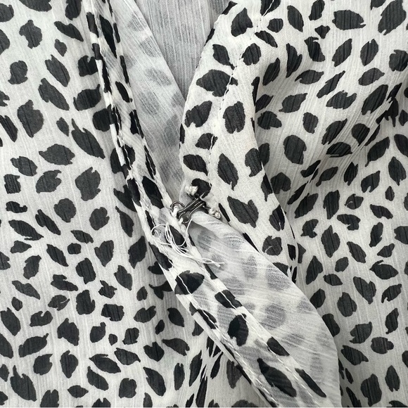 A&F Wrap Blouse - Picture 4 of 8